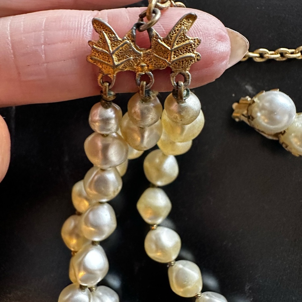 Lot of Vintage Jewelry (10pcs). Necklaces, Chokers, and Earrings. Pre-owned. - Picture 12 of 15